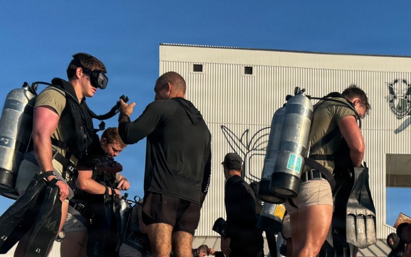 Combat Diver Qaulification Course Students Training