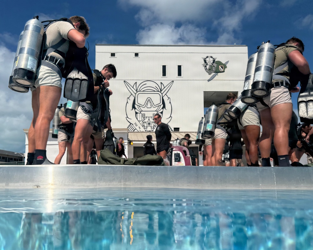 Combat Diver Qaulification Course Students Training