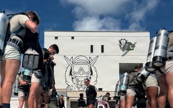 Combat Diver Qaulification Course Students Training