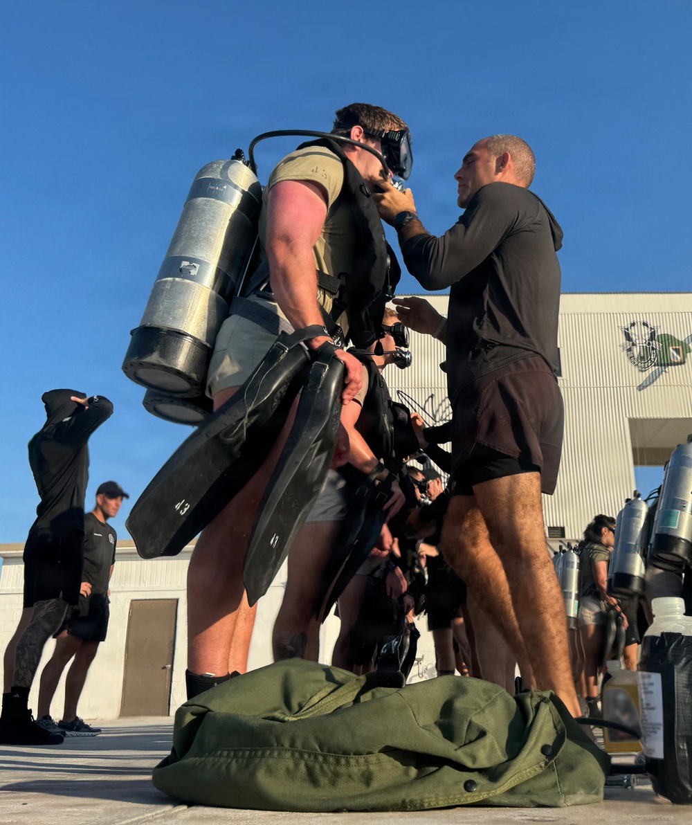 Combat Diver Qaulification Course Students Training