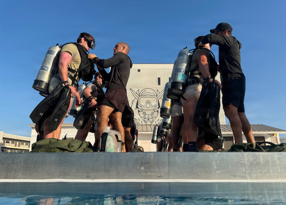 Combat Diver Qaulification Course Students Training