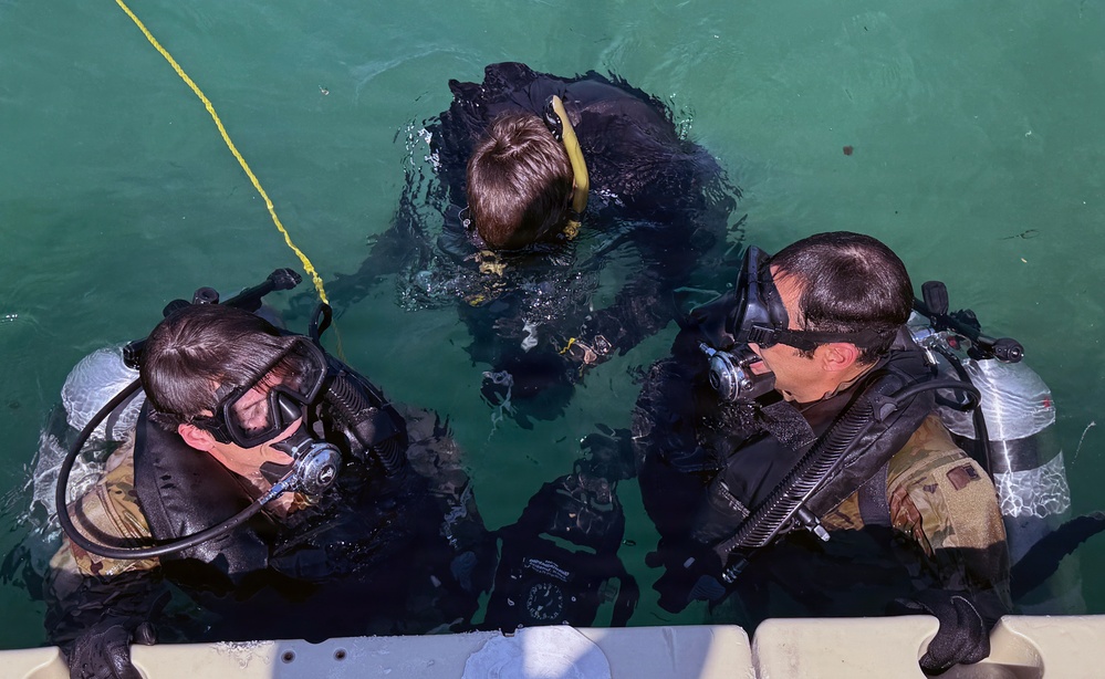 Combat Diver Qaulification Course Students Training