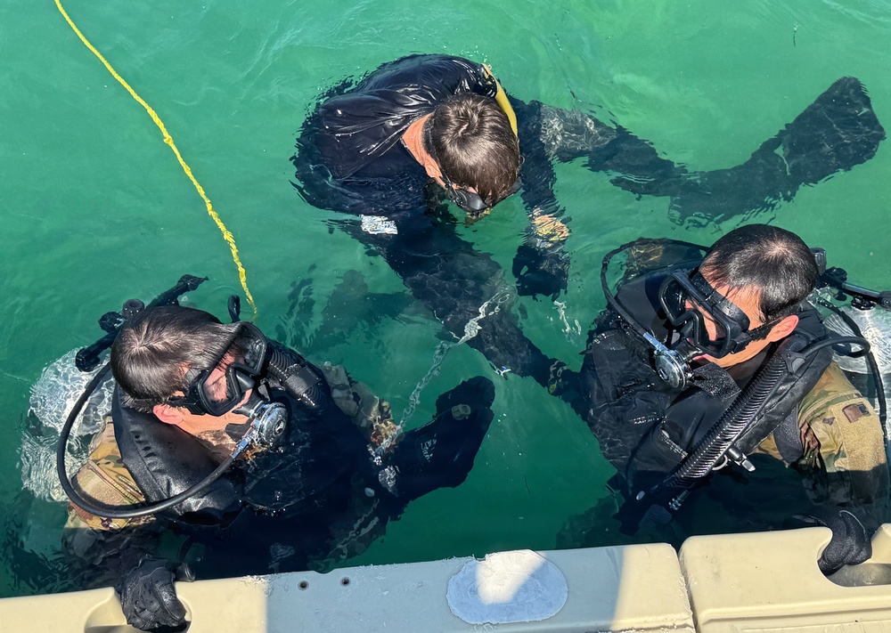 Combat Diver Qaulification Course Students Training