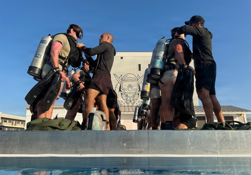 Combat Diver Qaulification Course Students Training