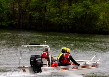 Pa. Helicopter Aquatic Rescue Team conducts water training at Memorial Lake