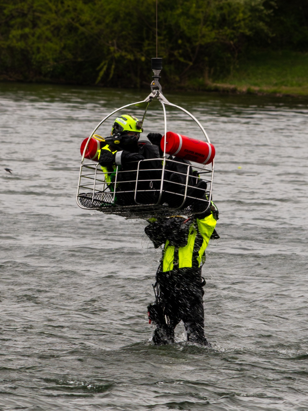 Pa. Helicopter Aquatic Rescue Team conducts water training at Memorial Lake