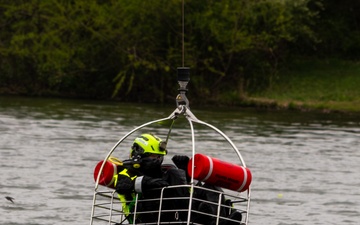 Pa. Helicopter Aquatic Rescue Team conducts water training at Memorial Lake