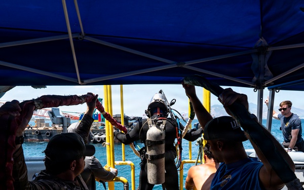 26-1PH Conducts Diving Operations