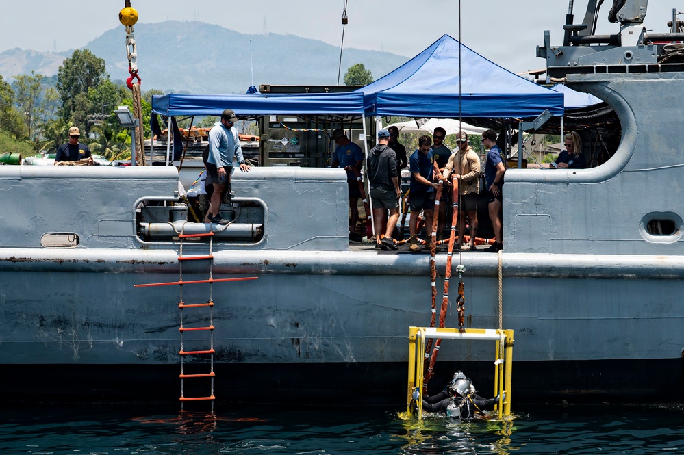 26-1PH Conducts Diving Operations