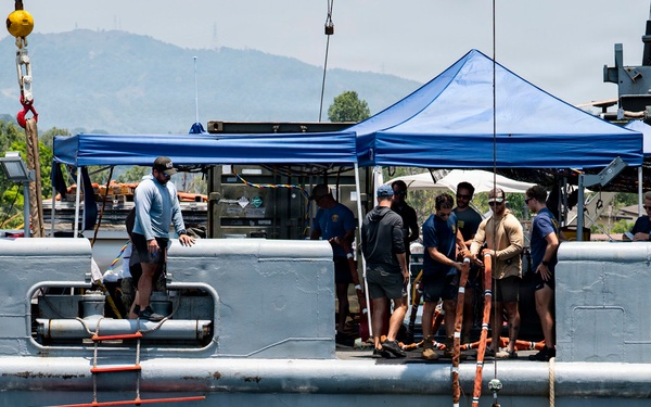 26-1PH Conducts Diving Operations