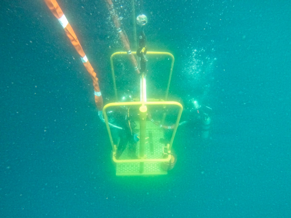 26-1PH Conducts Diving Operations