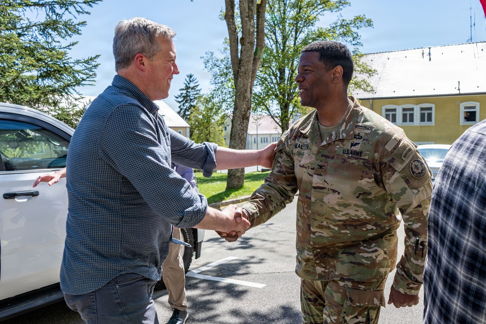 SECARMY visits 2CR