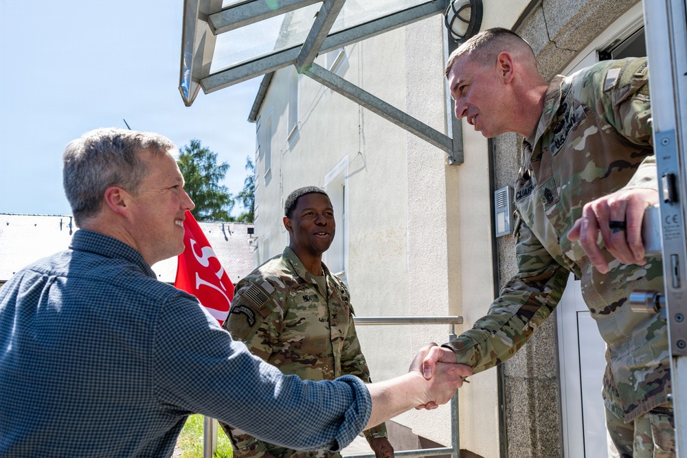SECARMY visits 2CR