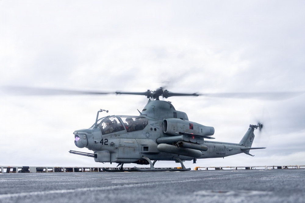 22nd MEU(SOC) | Flight Operations Aboard USS Fort Lauderdale