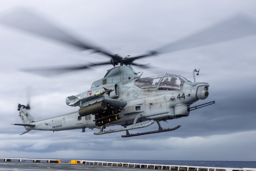 22nd MEU(SOC) | Flight Operations Aboard USS Fort Lauderdale