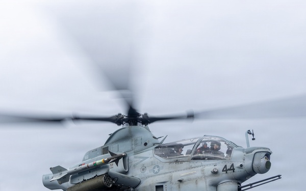 22nd MEU(SOC) | Flight Operations Aboard USS Fort Lauderdale