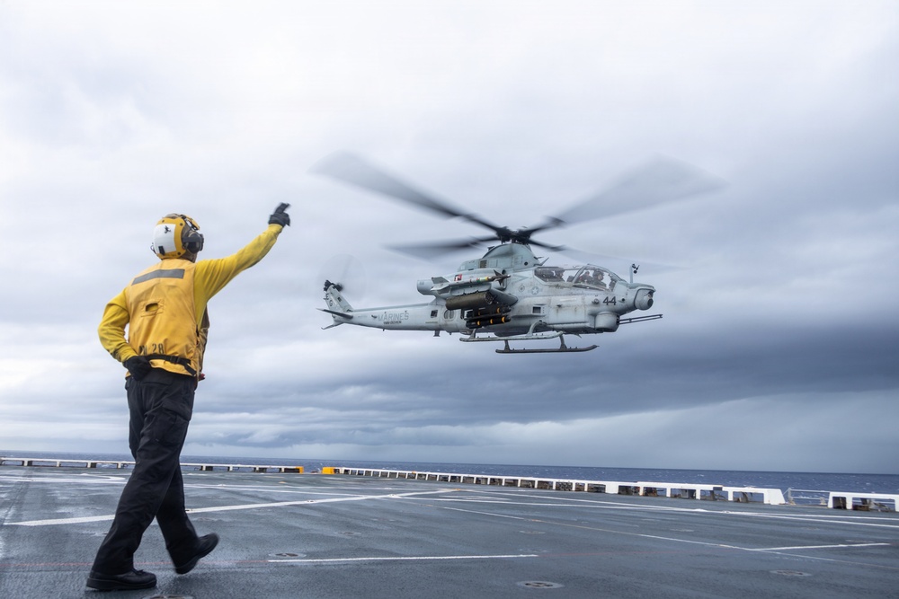 22nd MEU(SOC) | Flight Operations Aboard USS Fort Lauderdale
