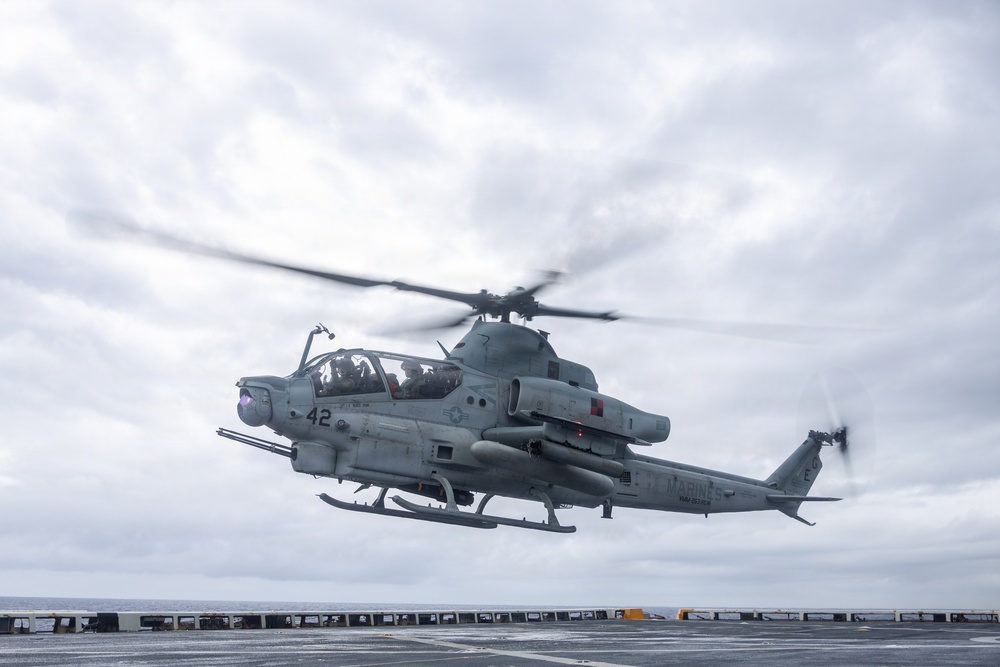 22nd MEU(SOC) | Flight Operations Aboard USS Fort Lauderdale