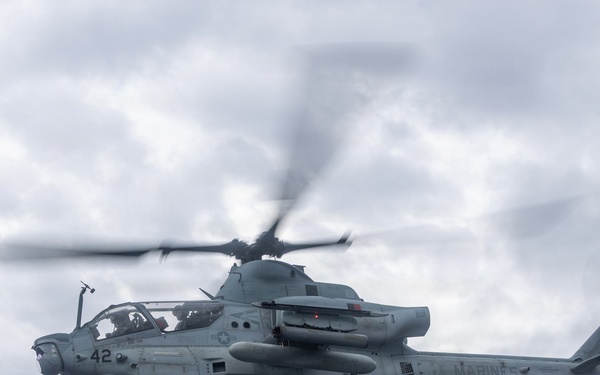 22nd MEU(SOC) | Flight Operations Aboard USS Fort Lauderdale