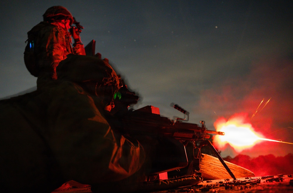 Paratroopers qualify at night in 2026