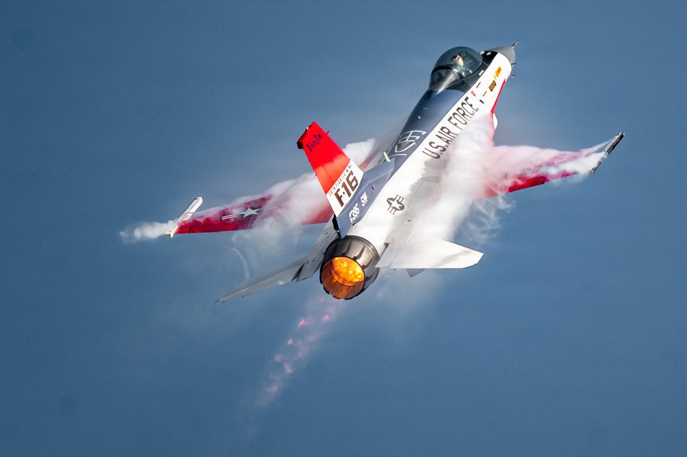 F-16 Viper Demo at Peru Airshow 2026