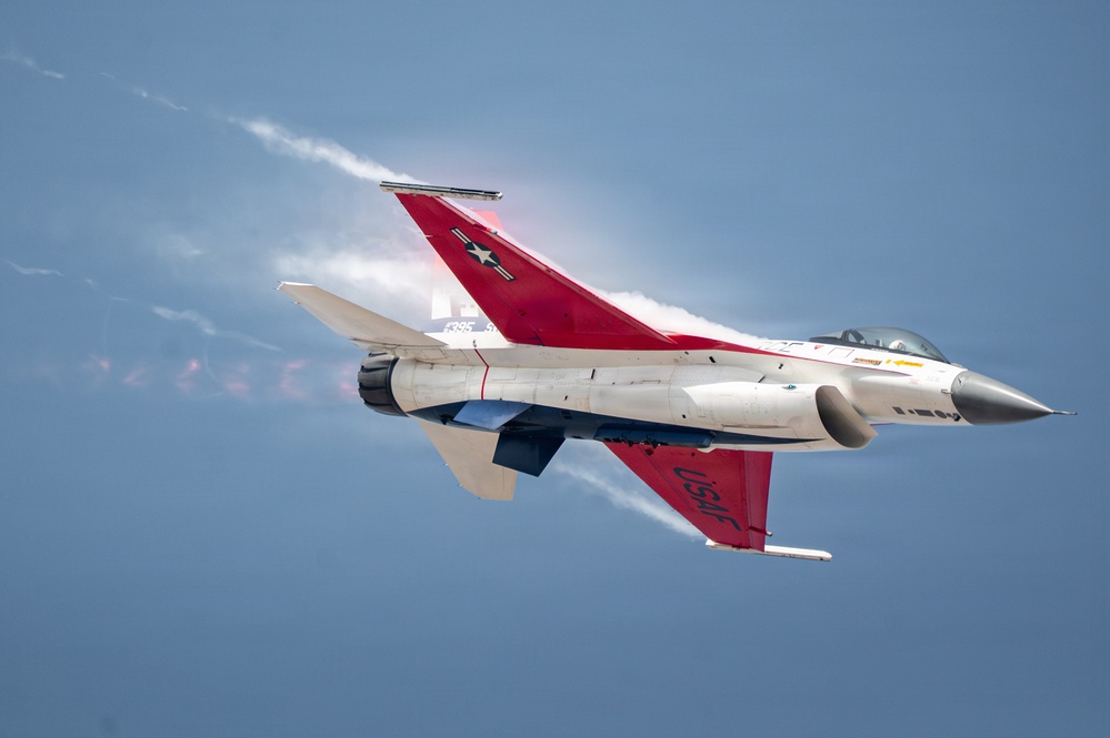 F-16 Viper Demo at Peru Airshow 2026