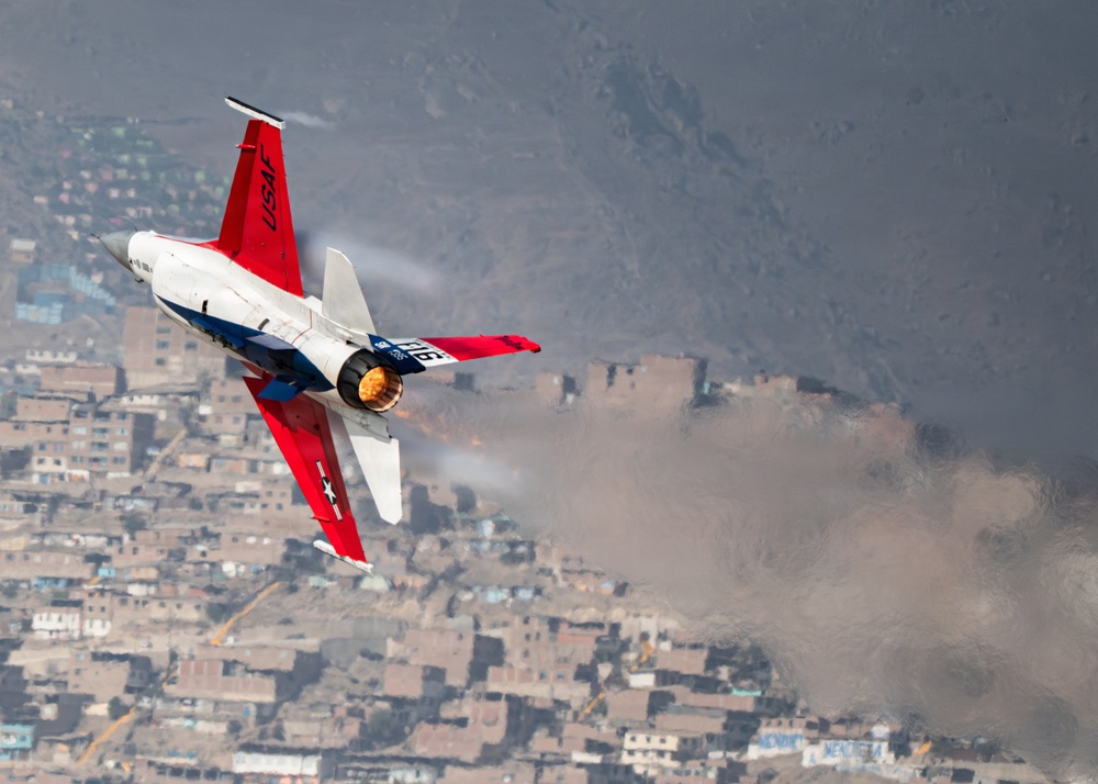 F-16 Viper Demo at Peru Airshow 2026