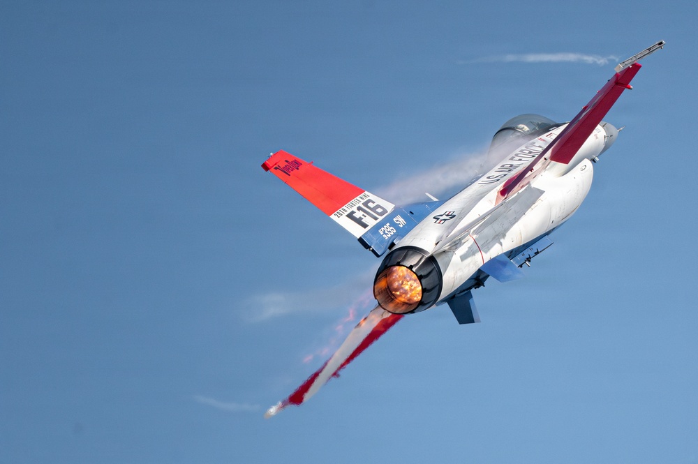 F-16 Viper Demo at Peru Airshow 2026