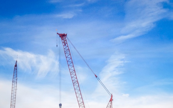 Bulkhead gate installed at Folsom Dam auxiliary spillway