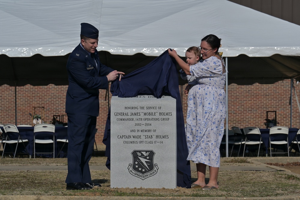 Columbus community comes together for memorial unveiling