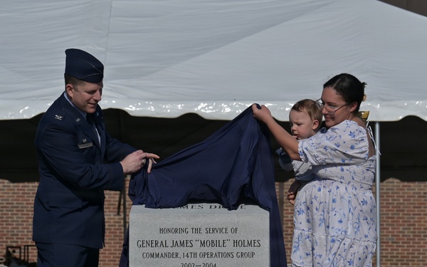 Columbus community comes together for memorial unveiling