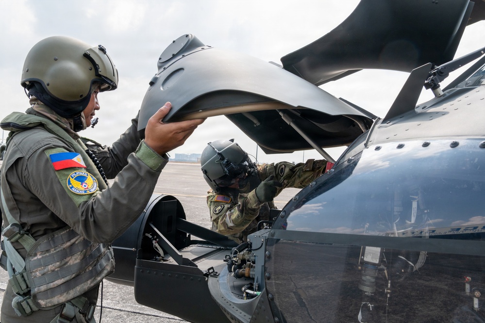 Hawai‘i and Philippine Aircrews Mark Rare Bilateral Milestone Aboard Shared Aircraft