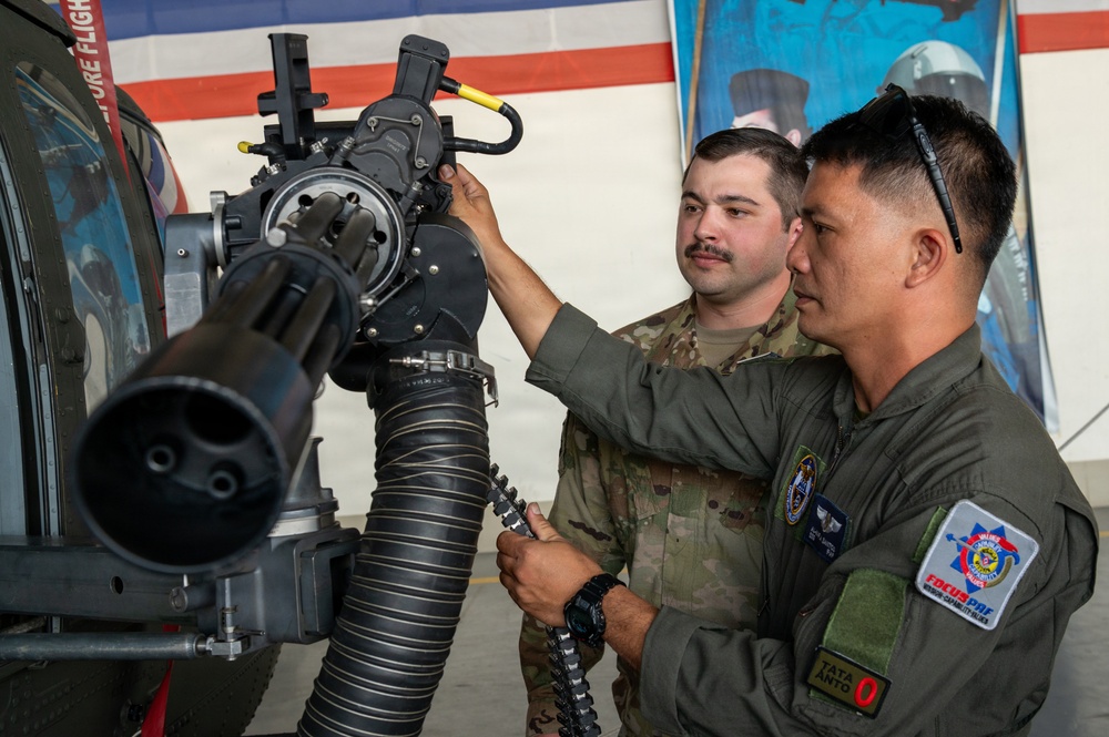 Hawai‘i and Philippine Aircrews Mark Rare Bilateral Milestone Aboard Shared Aircraft