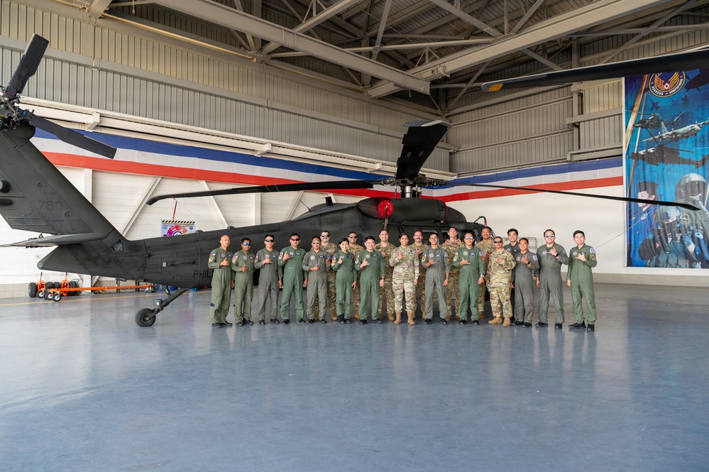 Hawai‘i and Philippine Aircrews Mark Rare Bilateral Milestone Aboard Shared Aircraft