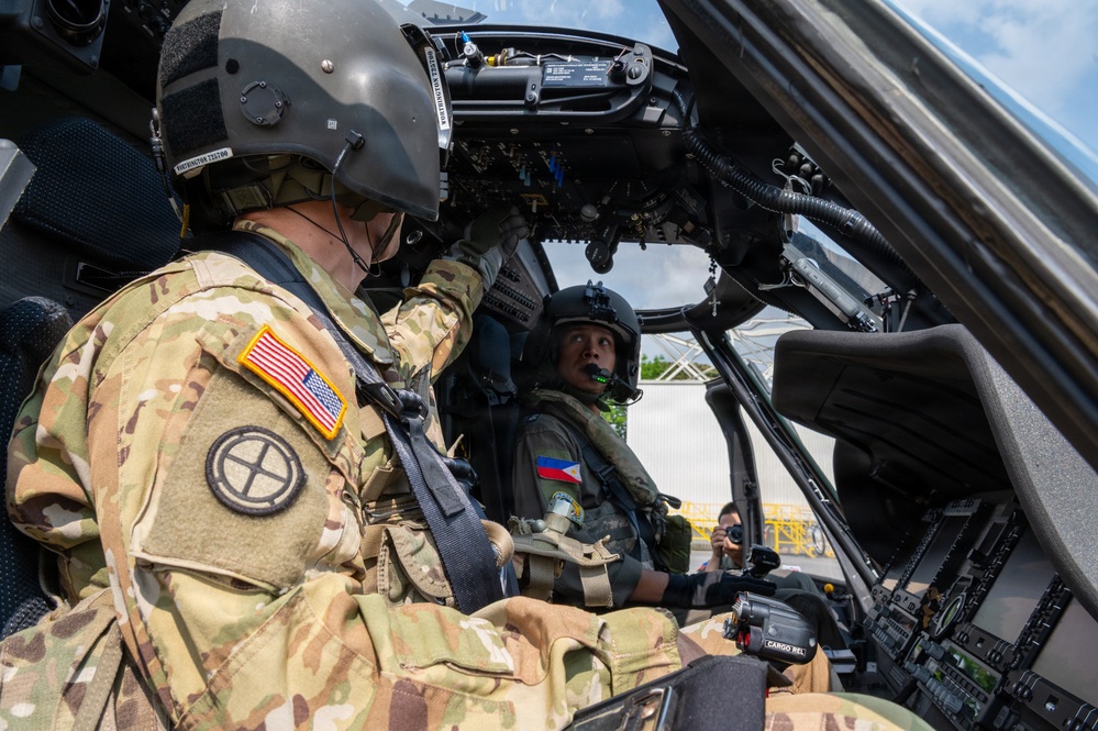 Hawai‘i and Philippine Aircrews Mark Rare Bilateral Milestone Aboard Shared Aircraft
