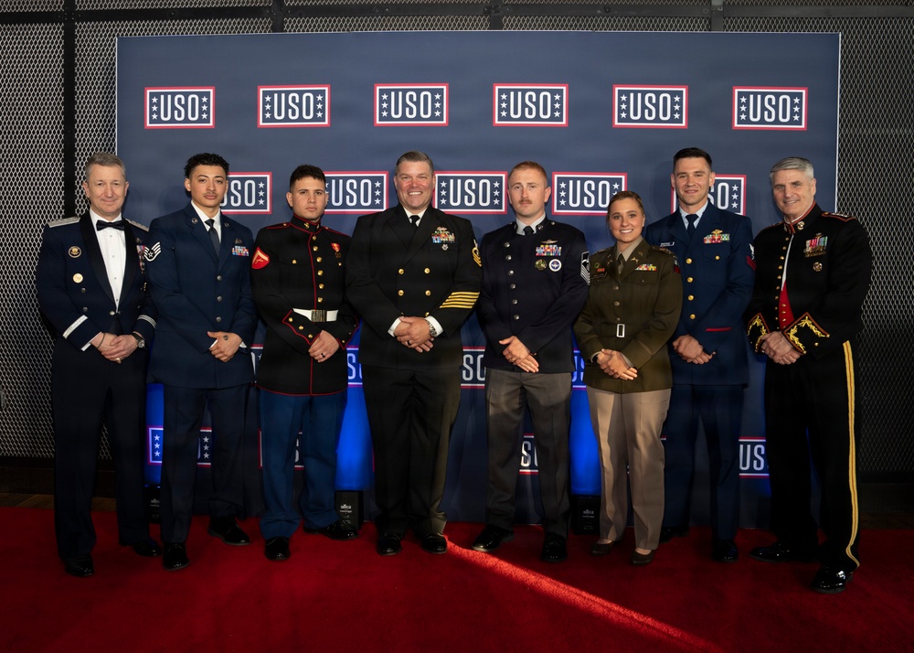 CJCS &amp; VCJCS honor USO Service Members of the Year