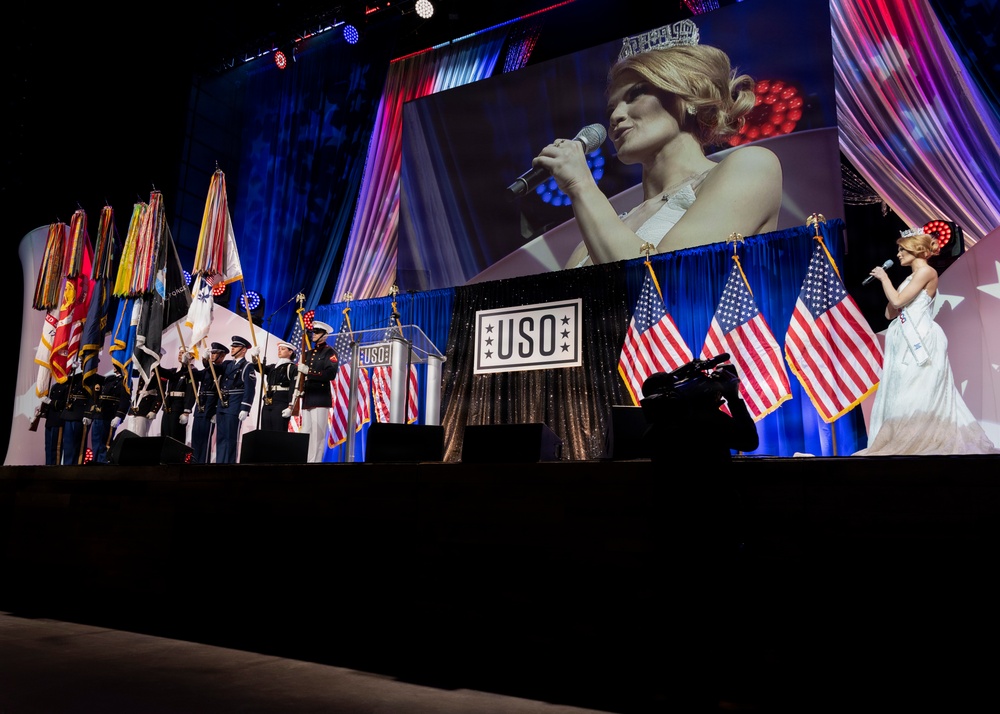 CJCS &amp; VCJCS honor USO Service Members of the Year