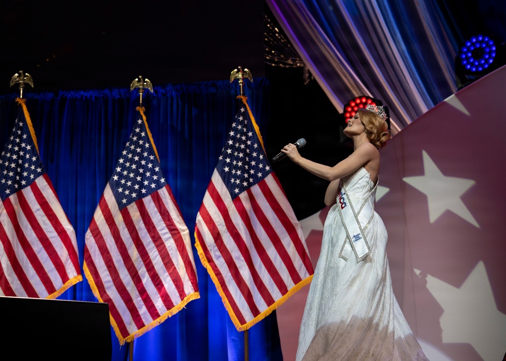 CJCS &amp; VCJCS honor USO Service Members of the Year