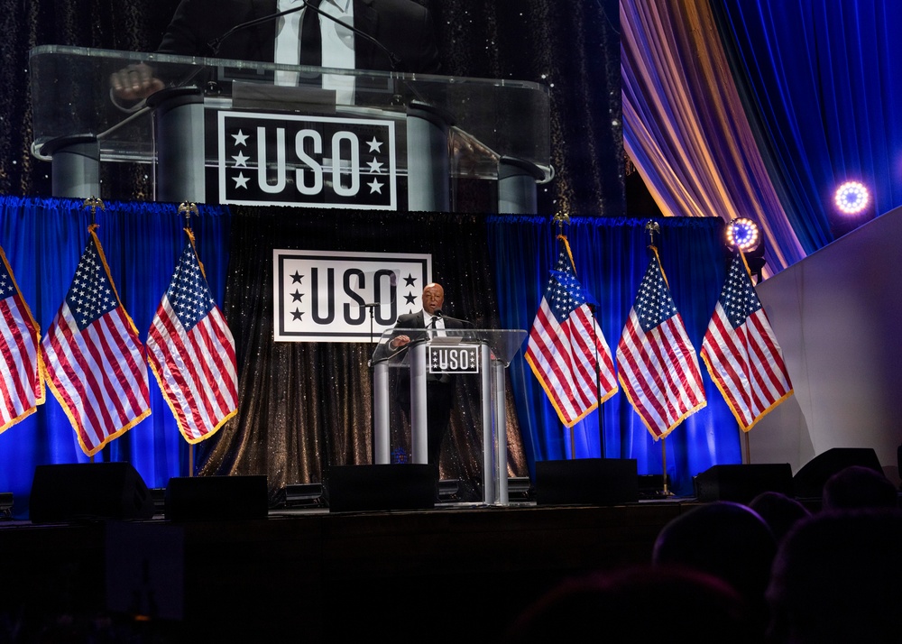 CJCS &amp; VCJCS honor USO Service Members of the Year