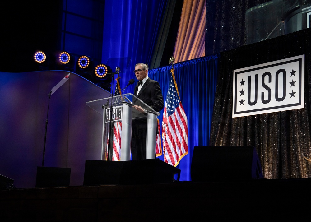 CJCS &amp; VCJCS honor USO Service Members of the Year