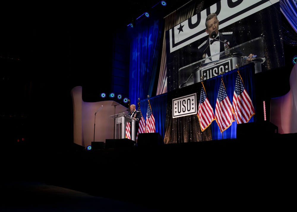 CJCS &amp; VCJCS honor USO Service Members of the Year