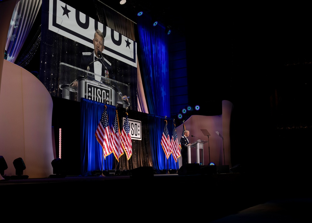 CJCS &amp; VCJCS honor USO Service Members of the Year