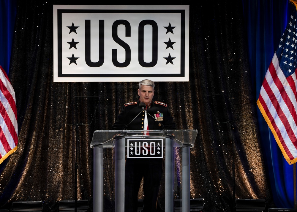 CJCS &amp; VCJCS honor USO Service Members of the Year