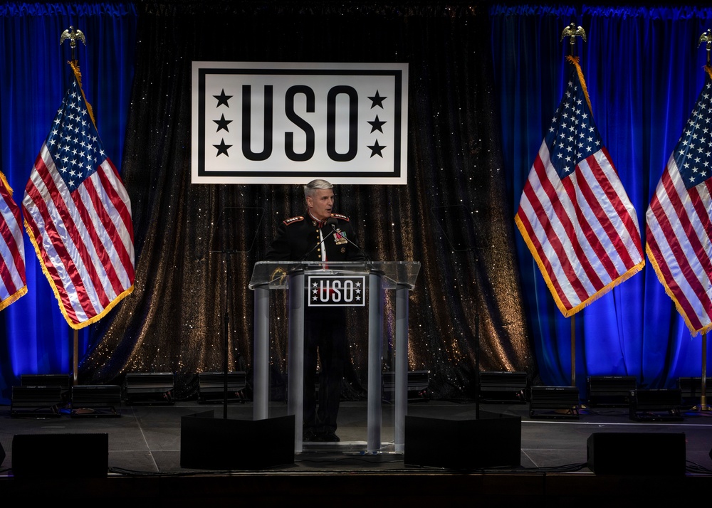 CJCS &amp; VCJCS honor USO Service Members of the Year