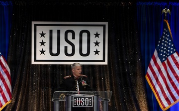 CJCS &amp; VCJCS honor USO Service Members of the Year