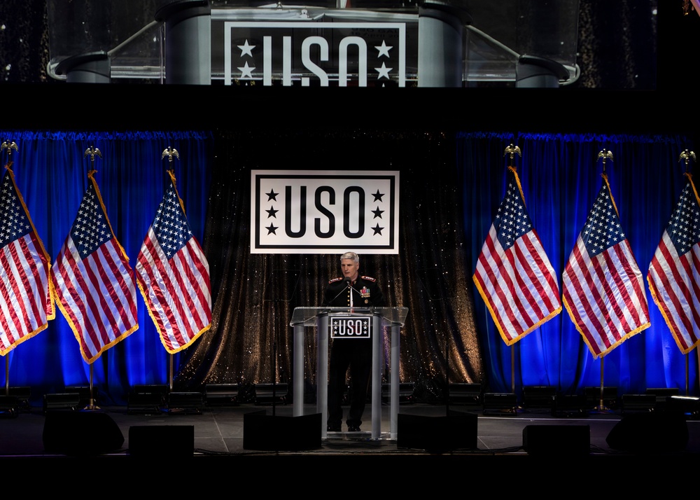 CJCS &amp; VCJCS honor USO Service Members of the Year