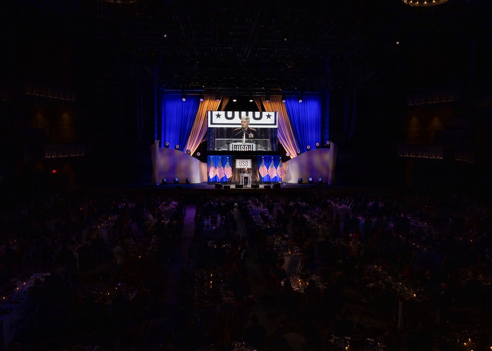 CJCS &amp; VCJCS honor USO Service Members of the Year