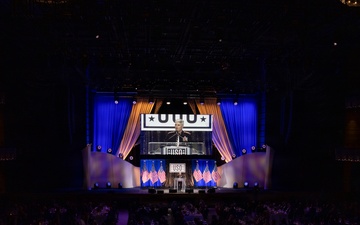 CJCS &amp; VCJCS honor USO Service Members of the Year