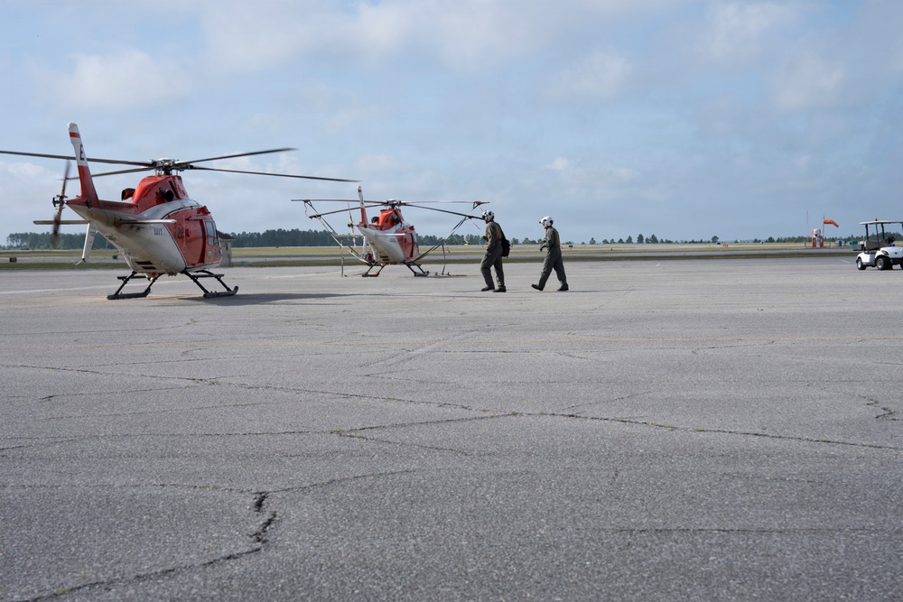 VCJCS visits NAS Whiting Field; presents "Wings of Gold"