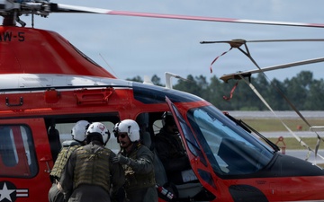 VCJCS visits NAS Whiting Field; presents "Wings of Gold"